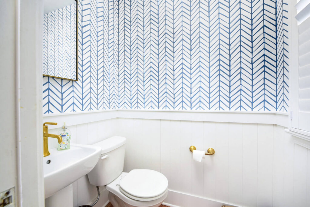 Blue White Patterned Wallpaper in Bathroom