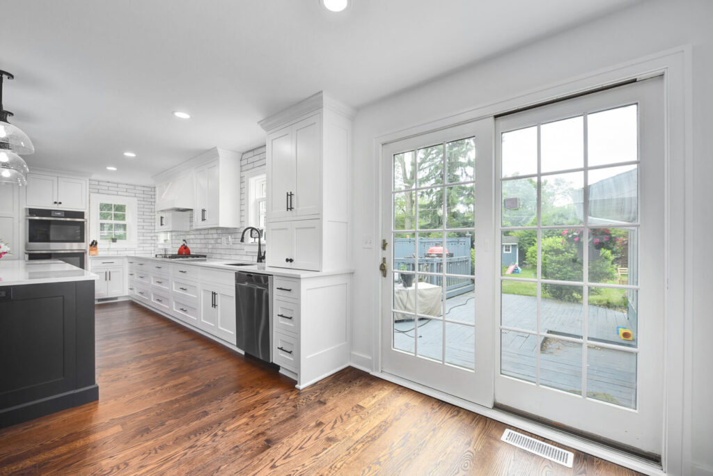 Elegant Hardwood Floor of White Elegant Kitchen