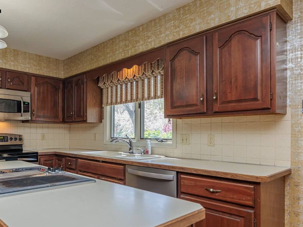 raised panel cabinet door
